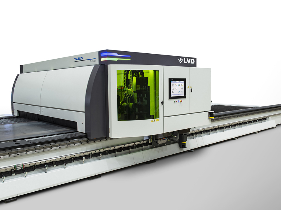 LVD introduceert lasersnijmachine van groot formaat